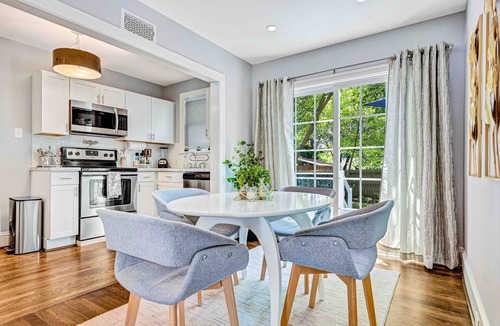 Lakeside House | Stylish 2BR w/Fenced Yard & Deck, Walk to Botanical Gardens, Pet-Friendly