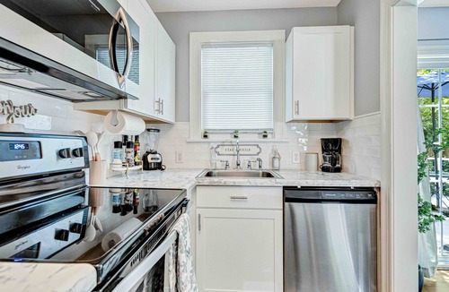 Lakeside House | Stylish 2BR w/Fenced Yard & Deck, Walk to Botanical Gardens, Pet-Friendly