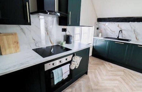 Ryton Apartment | Stylish 3 Bed Flat + Parking