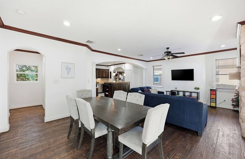 Knox - Henderson House | Stylish 3-BDRM Home/Near DT/Walk to Bars & Shops