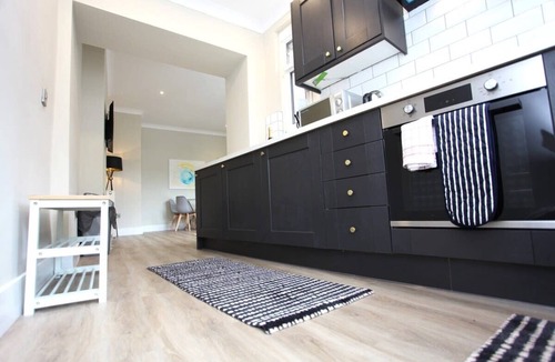 Scotstoun Apartment | Stylish 3-Bed Flat in Glasgow