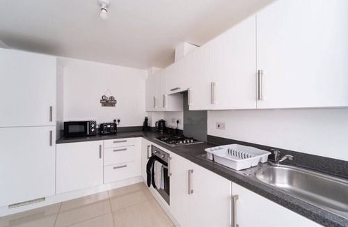 Gloucester House | Stylish 3-bed Gloucester house with Free Parking