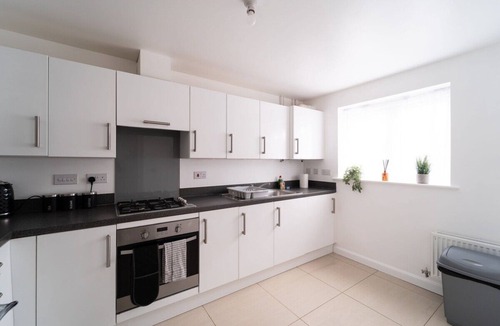 Gloucester House | Stylish 3-bed Gloucester house with Free Parking