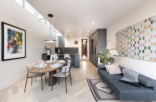 Stratford House | Stylish 3 bed home w/open plan kitchen & pationn