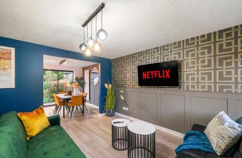 Stone House | Stylish 3 Bed House in Greenhithe