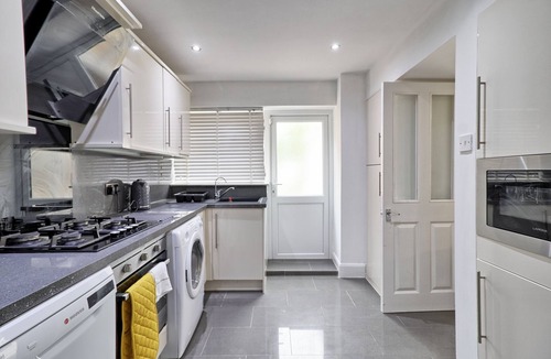 Basildon Villa | Stylish 3 Bedroom House Basildon