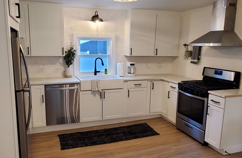 Galway House | Stylish 3-bedroom House close to Saratoga Springs, Sacandaga Lake & Galway Lake!