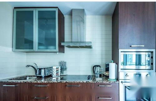 Toronto Entertainment District Apartment | Stylish 3 Bedroom In The Entertainment District