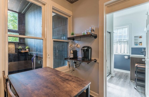 Downtown Rochester Apartment | Stylish 3 Bedroom W/AC ❄️, Mesh WiFi 🛜, Billiards 🎱 table, Games🎯🎮,parking