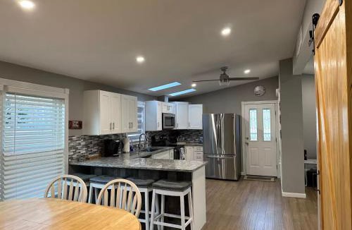 North Patchogue House | Stylish 3 BR Entire Home NearTown & Beach with Pool Table & King Bed