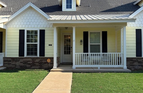 North Overton House | Stylish 3 BR Townhome - Walk to Jones AT&T Stadium & TTU – Perfect for Game Day!