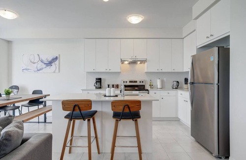 Pickering Apartment | Stylish 3BDR in Pickering`s Heart | Free Parking