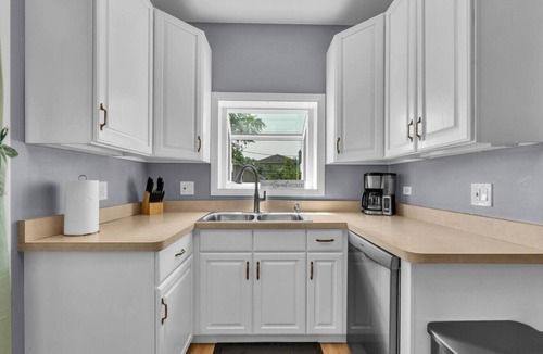 Arlington Heights House | “Stylish 3BR, 2 Bath Home for Longer Stays