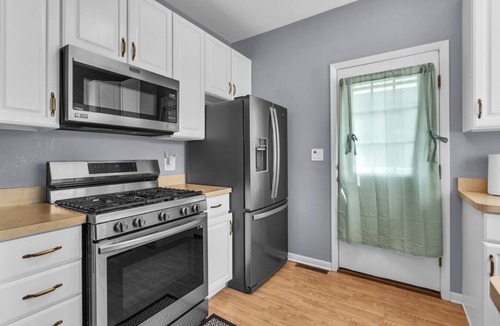 Arlington Heights House | “Stylish 3BR, 2 Bath Home for Longer Stays