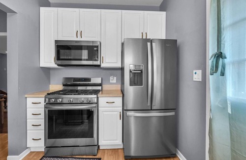 Arlington Heights House | “Stylish 3BR, 2 Bath Home for Longer Stays