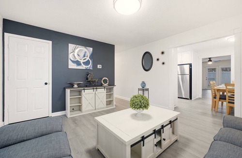 Buechel House | Stylish 3BR, 2BA 8m Away Expo Hub, 12m from Down Town Louisville, 12M from Derby