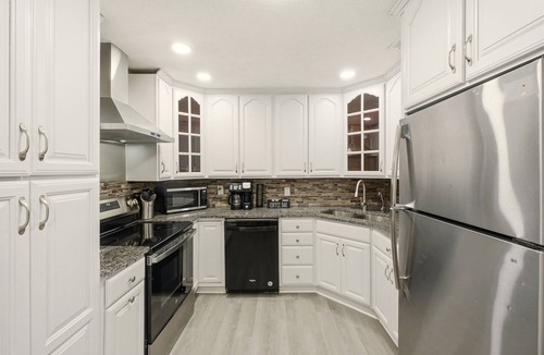 Buechel House | Stylish 3BR, 2BA 8m Away Expo Hub, 12m from Down Town Louisville, 12M from Derby