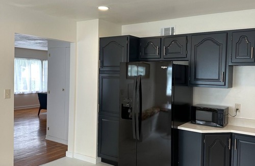 West End House | Stylish 3BR/2BA Retreat w/AC – Steps to All-Star Village, Sleeps 7 w/Large Den