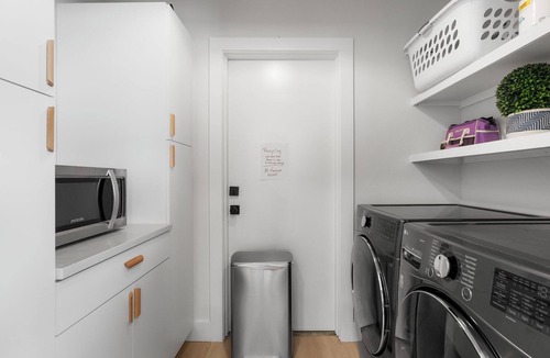 Austin House | Stylish 3BR/2BA WFH Ready, Fast Wi-Fi, Peaceful Yard—Perfect for 30+ Nights