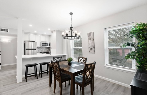 South Congress Condo | Stylish 3BR/2BA with large pool in HEART of SOCO!