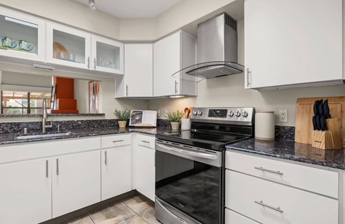 Oso Grande House | Stylish 3BR Albuquerque Home in a great location. Private, Calm, & Comfortable.