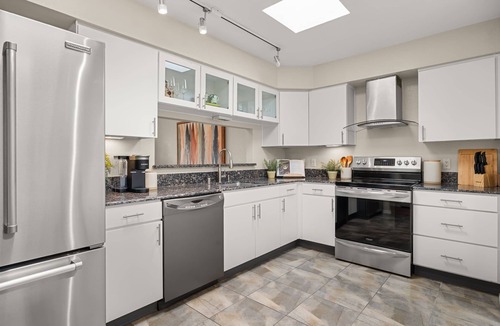 Oso Grande House | Stylish 3BR Albuquerque Home in a great location. Private, Calm, & Comfortable.