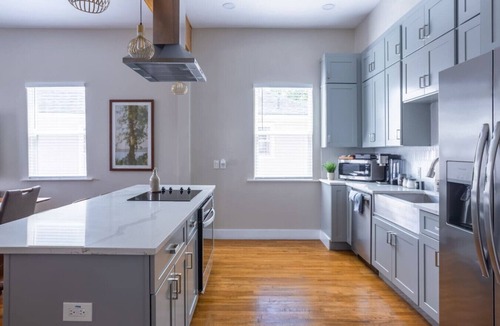 Eastside Promise Neighborhood Apartment | Stylish 3BR Bungalow | Family & Group Ready | 1 Mi to River Walk + Alamo