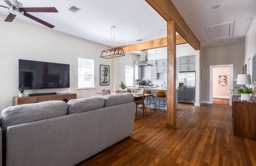 Eastside Promise Neighborhood Apartment | Stylish 3BR Bungalow | Family & Group Ready | 1 Mi to River Walk + Alamo