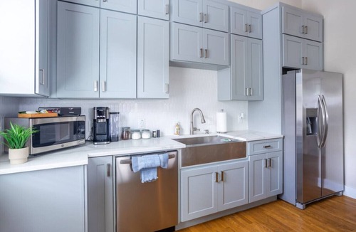 Eastside Promise Neighborhood Apartment | Stylish 3BR Bungalow | Family & Group Ready | 1 Mi to River Walk + Alamo