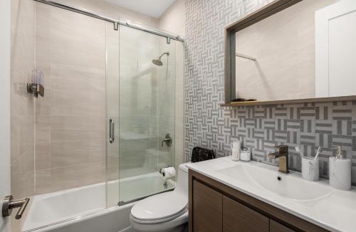 East Harlem Apartment | Stylish 3BR Designer Home in Harlem!