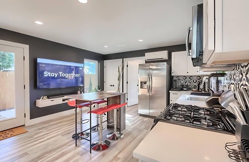 East Cesar Chavez Cottage | Stylish 3BR East Side Retreat w Patio & BBQ