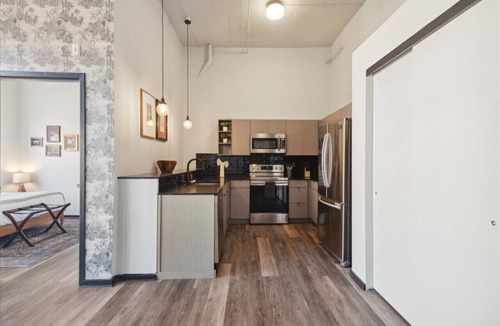Fairmount Apartment | Stylish 3BR, Game Room, Roof Top | Cityscape Sanctuary