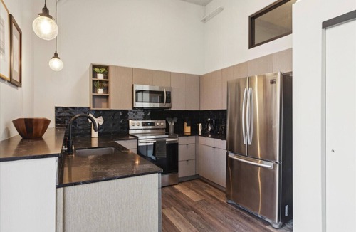 Fairmount Apartment | Stylish 3BR, Game Room, Roof Top | Cityscape Sanctuary