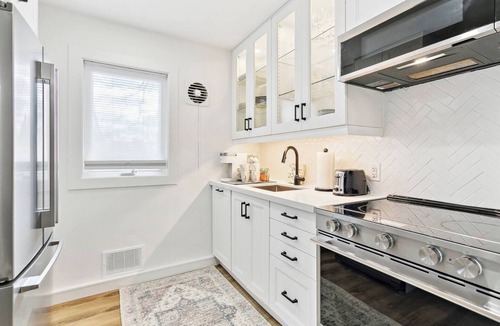 Cooksville House | Stylish 3BR Home, Close to Restaurants/Shops