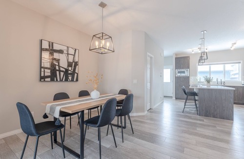 Northwest Calgary House | Stylish 3BR Home Family-Friendly Amenities 14min to Airport 20 mins to DT
