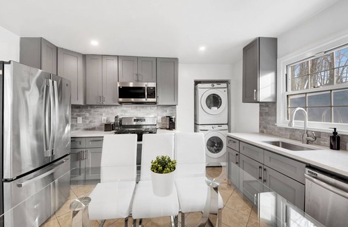 White Plains House | Stylish 3BR Home Game Room Free Parking Sleeps 16