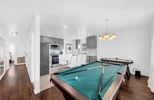White Plains House | Stylish 3BR Home Game Room Free Parking Sleeps 16