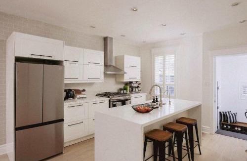 Earlscourt House | Stylish 3BR Home with Office Deck & Parking