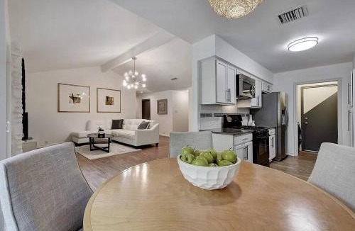 McNeil House | Stylish 3BR Near The Domain - Modern Austin Stay
