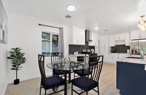 Pasadena House | Stylish 3BR Pasadena Home w/Yard Near Old Town