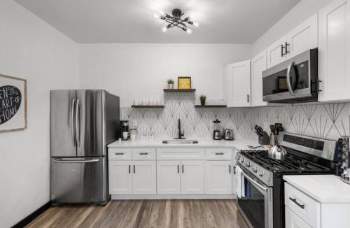 Penn-Knox Apartment | Stylish 3BR Philly Retreat with Free Parking