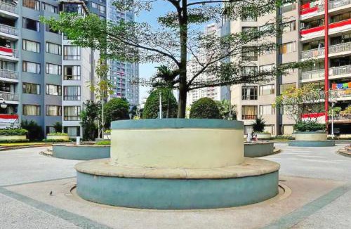 Karet Apartment | Stylish 3BR Rasuna Apt with Pool, Gym,Wi-Fi, Netflix