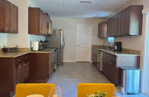 Farmers Branch House | Stylish 3BR Retreat w/Garage & Modern Comforts