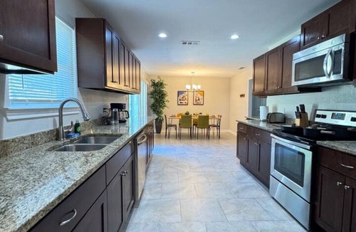 Farmers Branch House | Stylish 3BR Retreat w/Garage & Modern Comforts