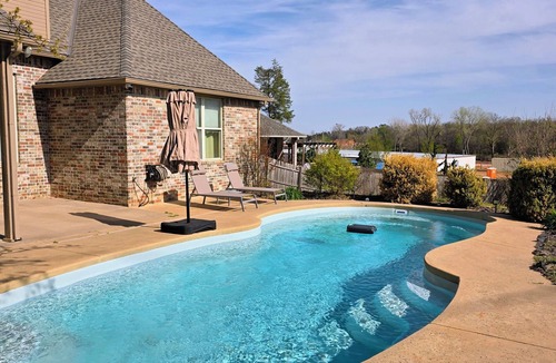 Edmond House | Stylish 3BR Retreat + Office and Private Pool in Edmond