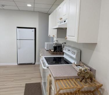 Revere Apartment | Stylish 3BR Revere Home Sleeps 8 Near Boston, Revere Beach and Airport