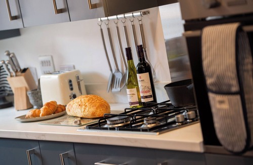 Bourne House | Stylish 3BR Stay in Bourne with Parking