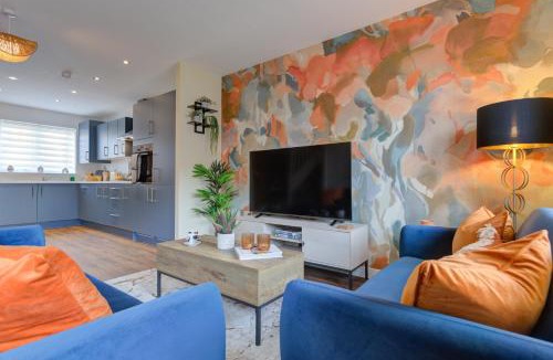 Bourne House | Stylish 3BR Stay in Bourne with Parking