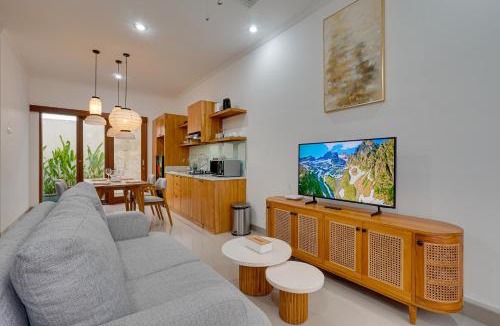 Denpasar Barat Villa | Stylish 3BR Villa Palm Haven 11 near Central Seminyak
