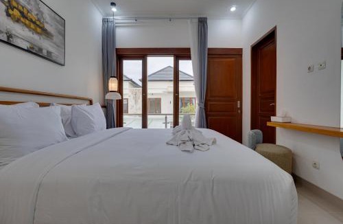 Denpasar Barat Villa | Stylish 3BR Villa Palm Haven 11 near Central Seminyak